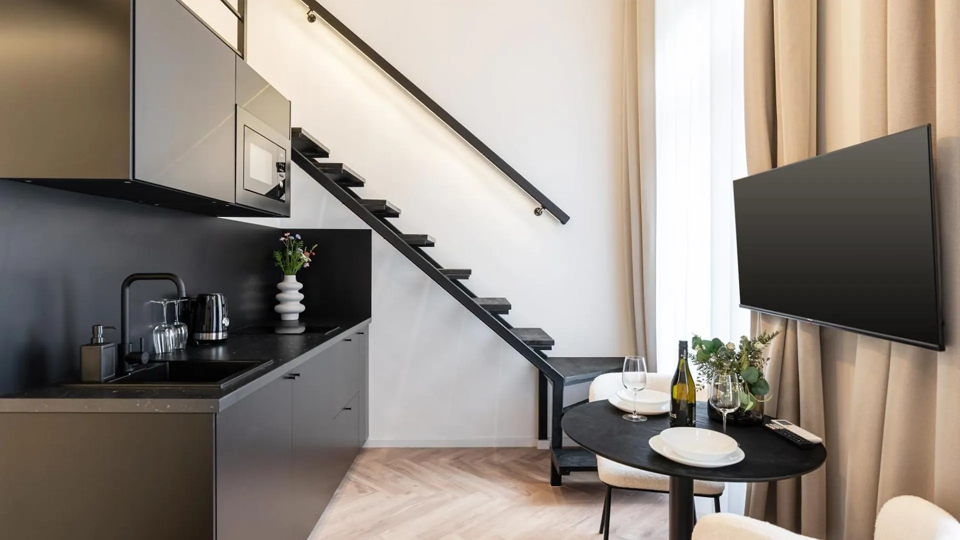E22 - Boutique Apartments, Best Location By Bqa Budapest 0*,