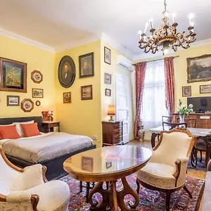 Vamhaz Boulevard Apartment